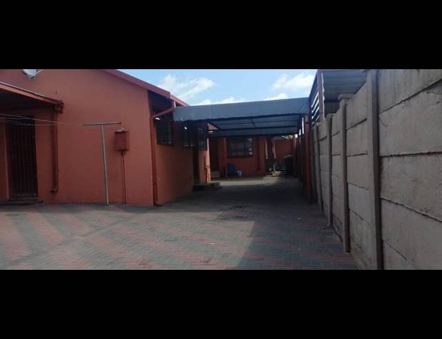 12 BEDROOM HOUSE FOR SALE IN SOSHANGUVE GG